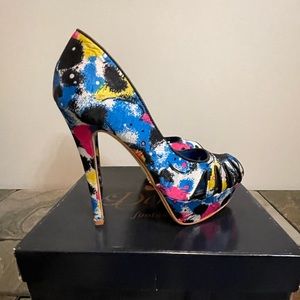 Dereon paint splatter heels-Never worn